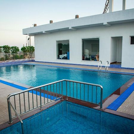 Thai Beach Resort Tiruchchendūr Buitenkant foto