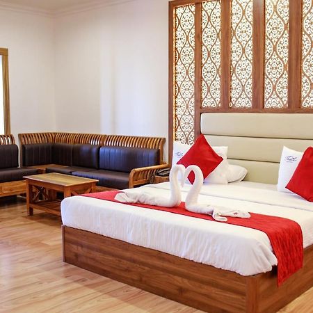 Thai Beach Resort Tiruchchendūr Buitenkant foto