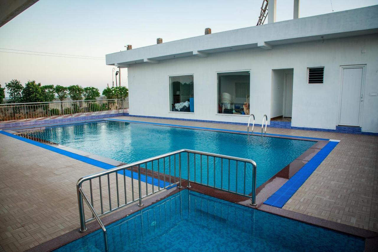 Thai Beach Resort Tiruchchendūr Buitenkant foto